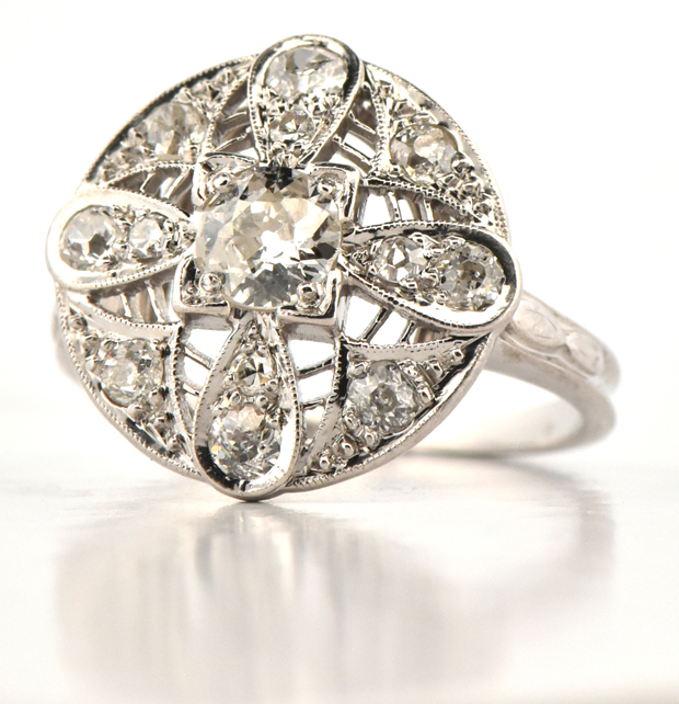 18K White Gold Vintage Ring