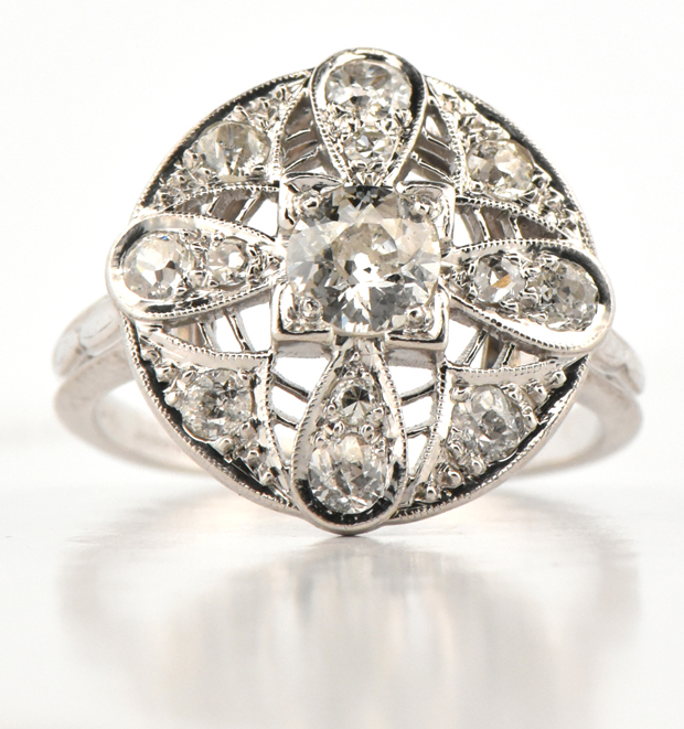 18K White Gold Vintage Ring