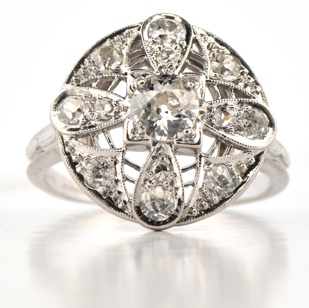 18K White Gold Vintage Ring