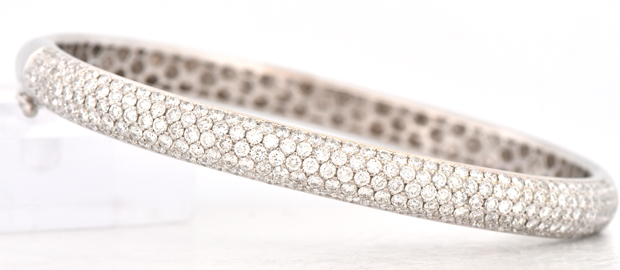 18K White Gold Diamond Bangle