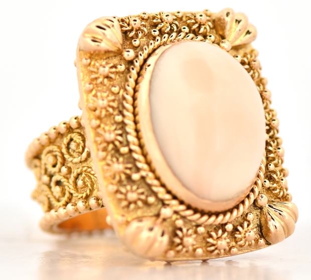 18K Yellow Gold Coral Ring