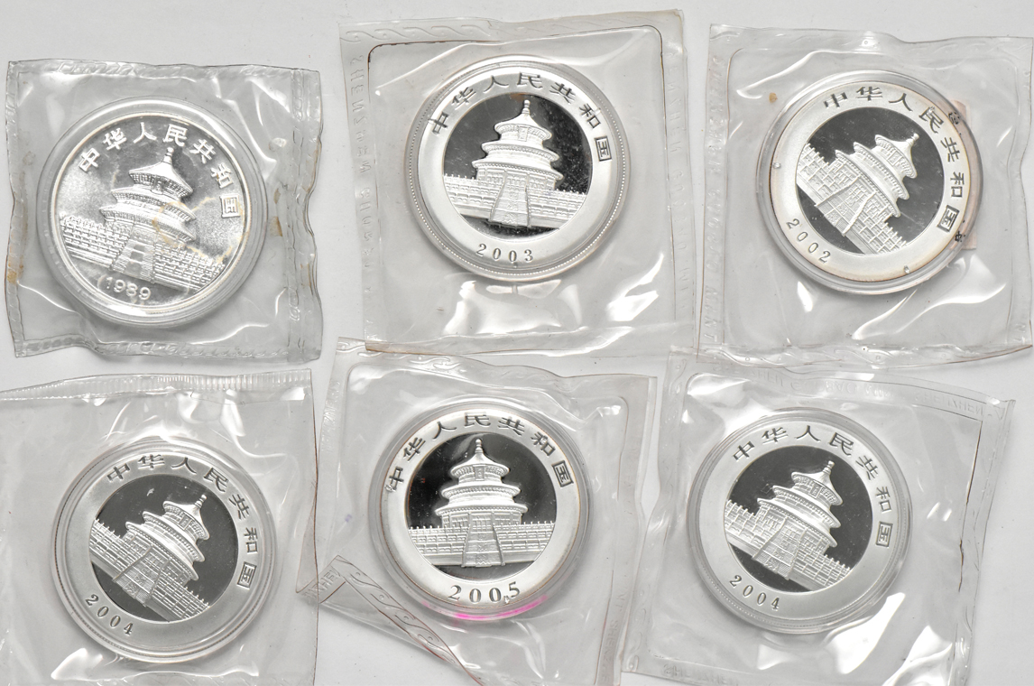 China - Mixed group of sixteen 1oz silver Panda, plus a 1992 1oz silver commemorative