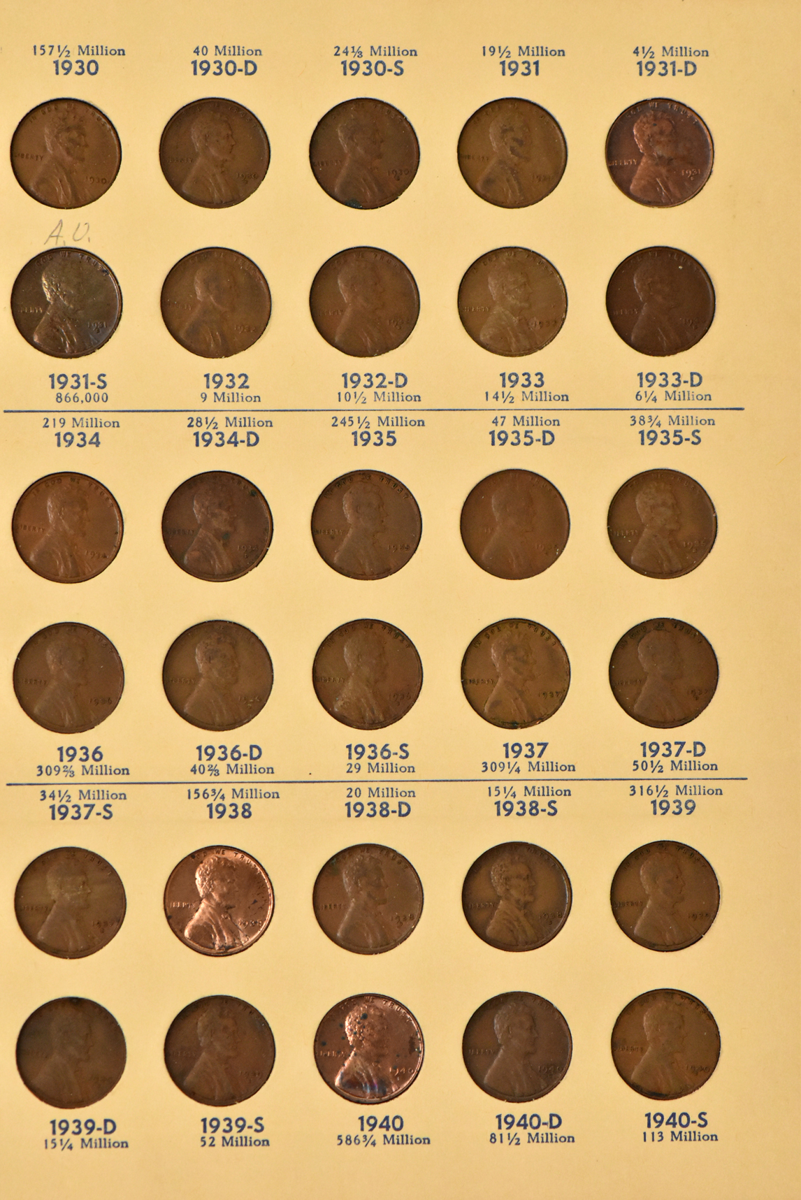 Collection of Lincoln cents, 1909-VDB through 1940-S (missing 1909-S VDB and 1922 Plain) in a Library of Coins Vol.2 album
