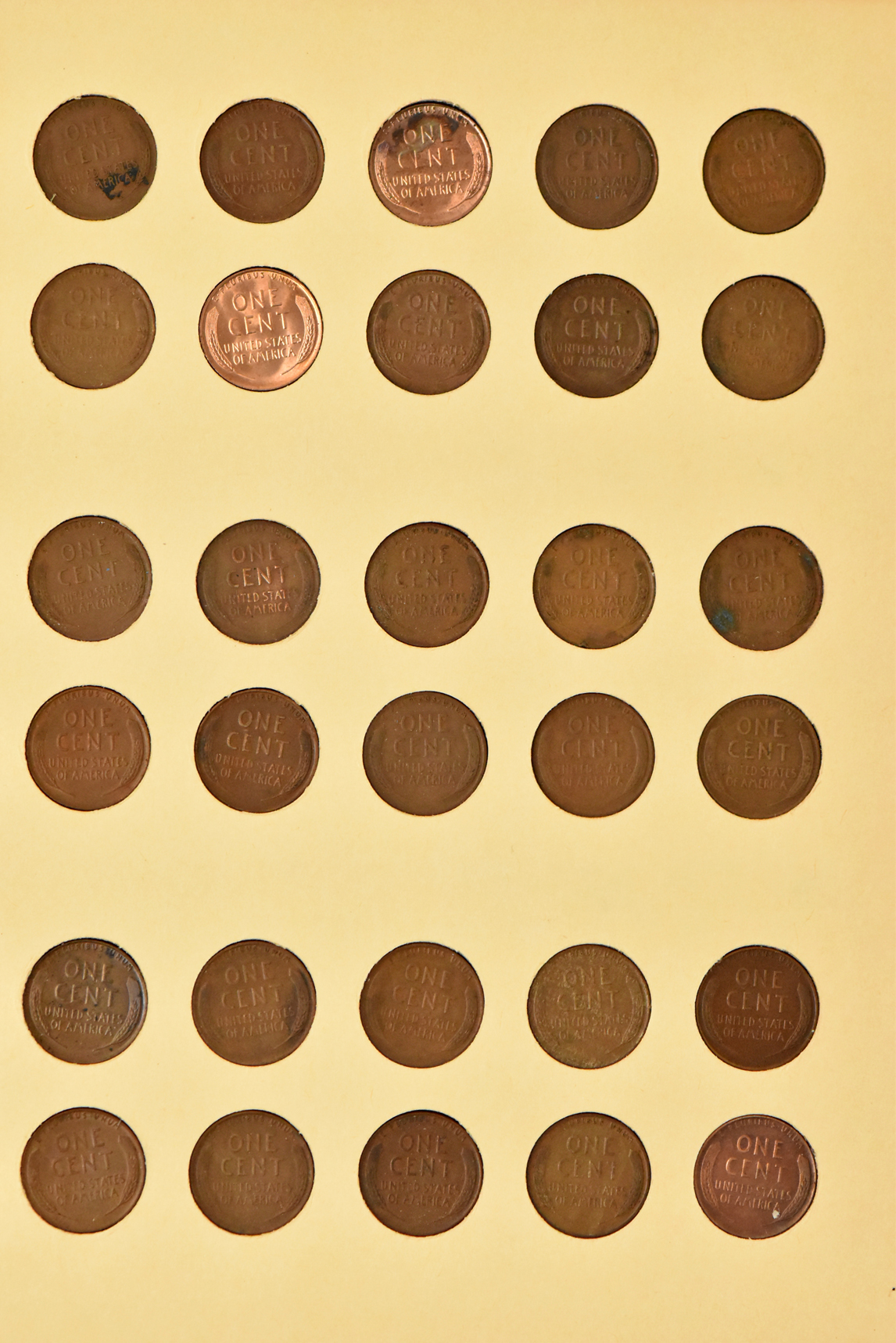 Collection of Lincoln cents, 1909-VDB through 1940-S (missing 1909-S VDB and 1922 Plain) in a Library of Coins Vol.2 album