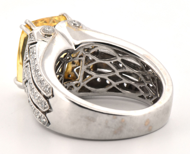18K White Gold Ring with a Yellow Sapphire, GIA #5232962053