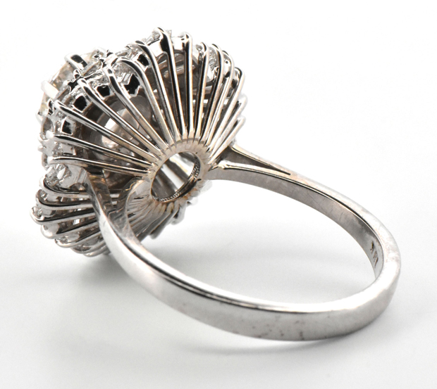 18K White Gold Diamond Ring