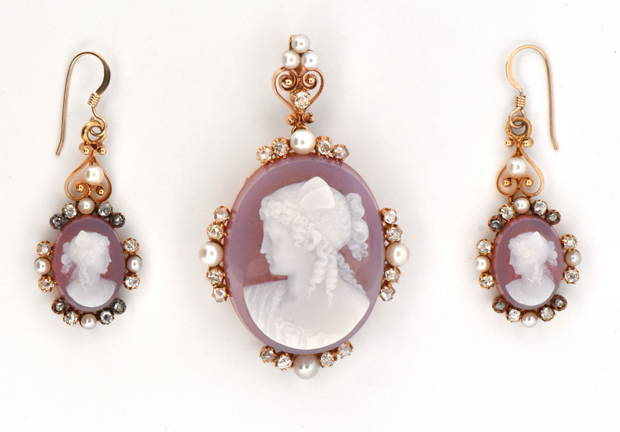 18K Yellow Gold French Napoleon III Hardstone Cameo Demi Parure with Original Box
