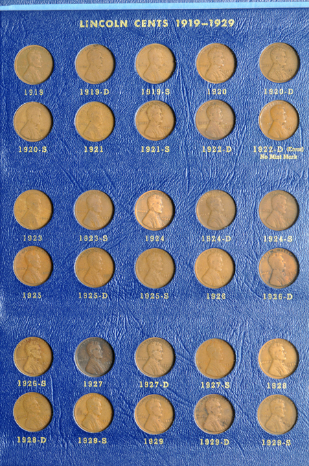 Complete collection of Lincoln cents through 1940-S in a Whitman 9405 album