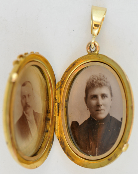 14K Oval Locket Pendant