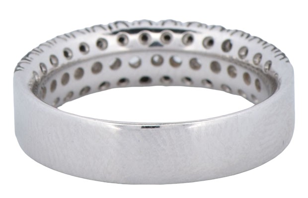 18K White Gold Ring with .92 Carat Total Weight in Diamonds, 2.6 dwt, Ring Size 5