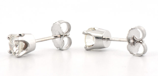 14K White Gold Estate Diamond Stud Earrings with .87 Carat Total Weight in Round Cut Diamonds, SI1-I1 Clarity, J Color.