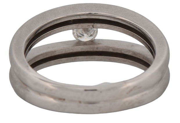 14K White Gold Estate Diamond Ring with an Approximate .20 Carat Round Cut Center Diamond, SI1 Clarity, H Color. Finger Size 7.75, 5.5 dwt.
