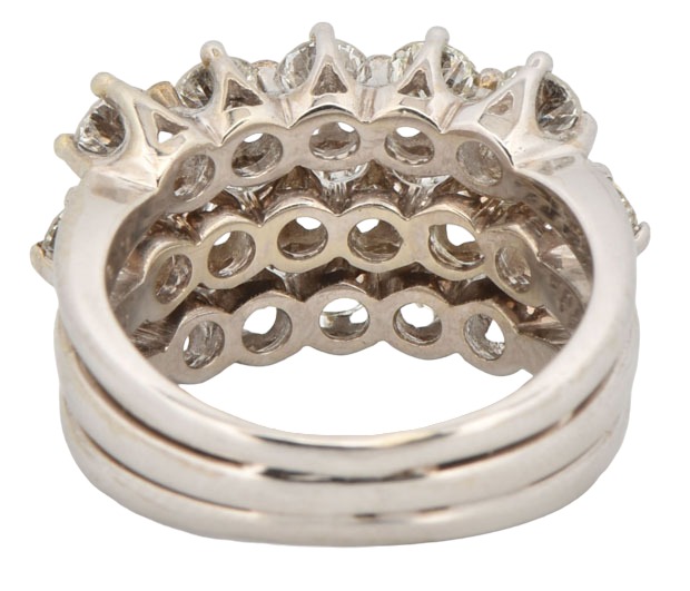 14K White Gold Estate Diamond Ring with Approximately 2.40 Carat Total Weight in Round Cut Diamonds, SI1 Clarity, H-I Color. 4.2 dwt.