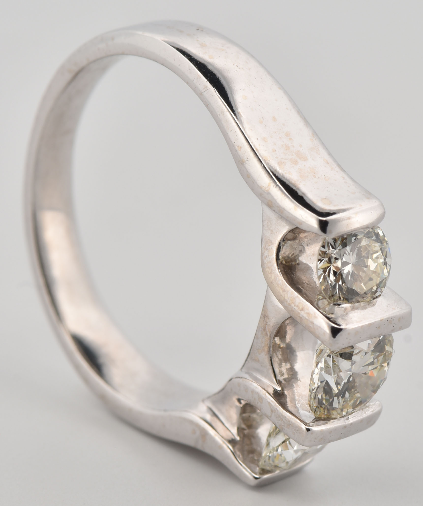 14K White Gold Diamond Ring with Approximate 1.25 Carat Total Weight in Round Brilliant Diamonds, SI Clarity, K-L Color